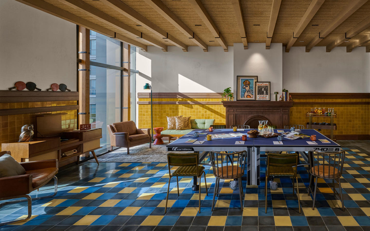 Desktop 25hourshotel edg wide meeting