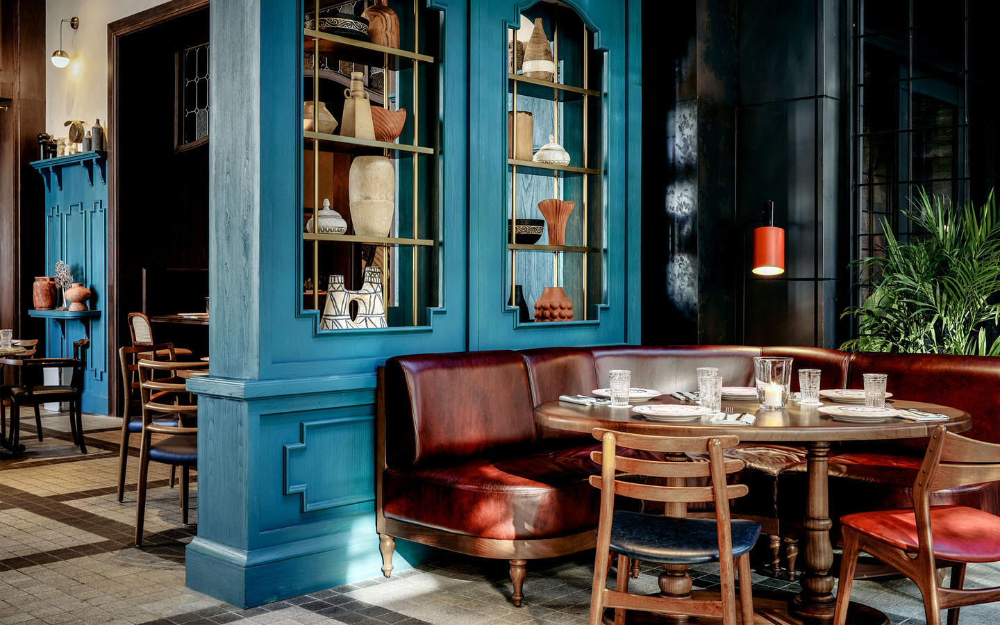 Desktop 25hourshotel edg wide bluecorner